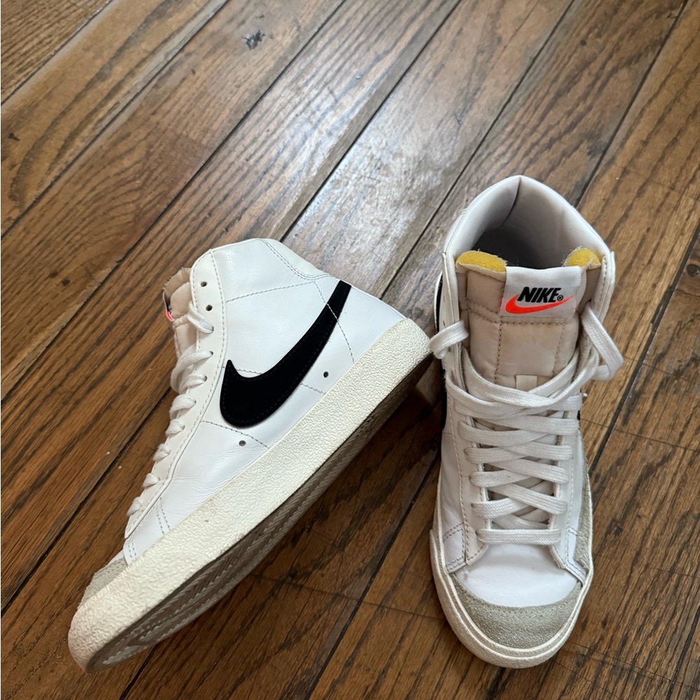 High-Tops Nike Blazer Mid '77 SE vintage white and black sneakers